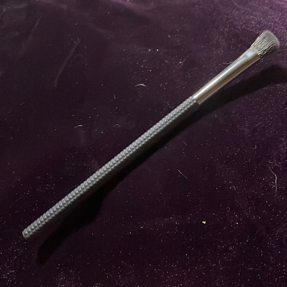 Laruce Beauty LR117 angled shading brush